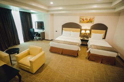 Deluxe Suite 7