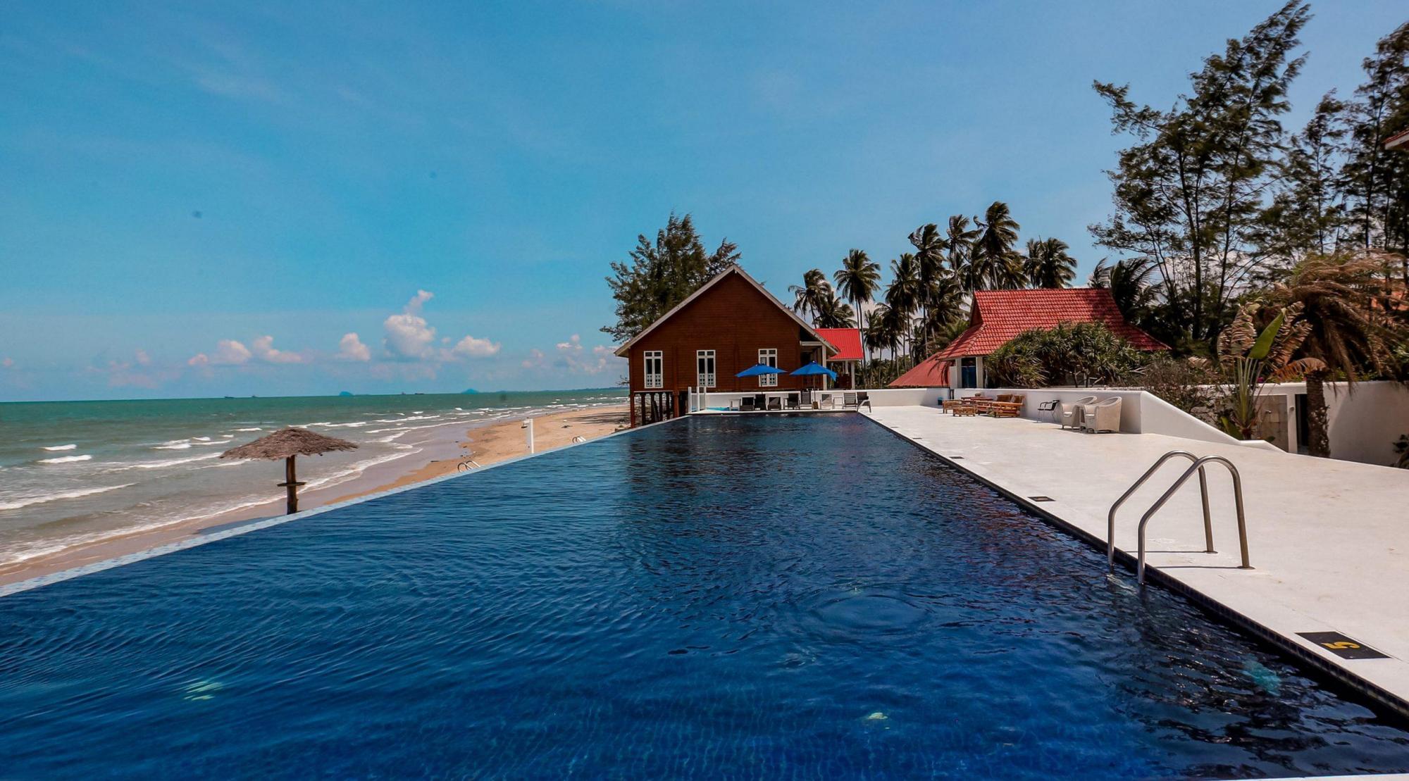 Resort villa danialla beach RM24 mil